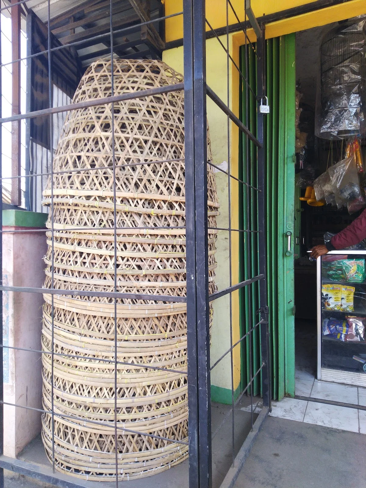 Toko Alat Pancing dan Pakan Ternak "Masyur"