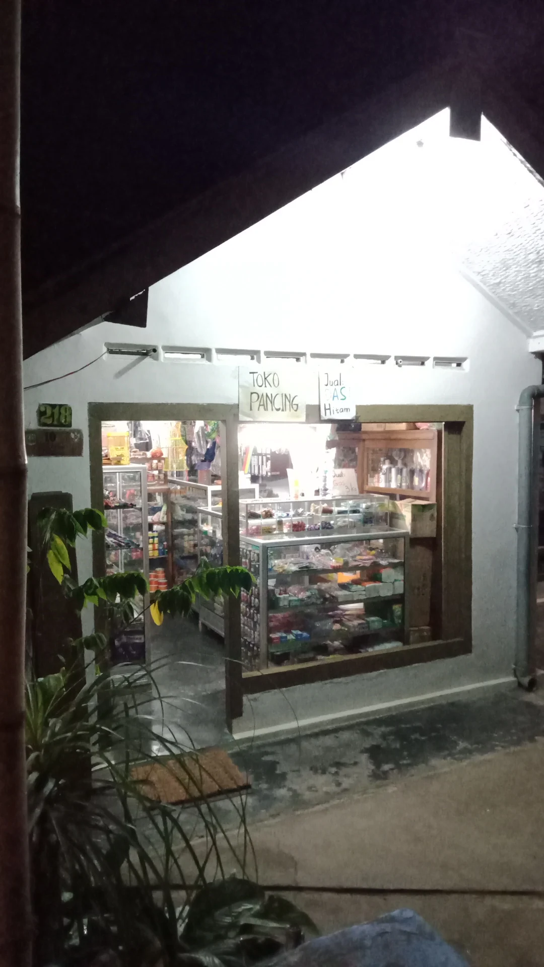 Toko Pancing dan layang-layang